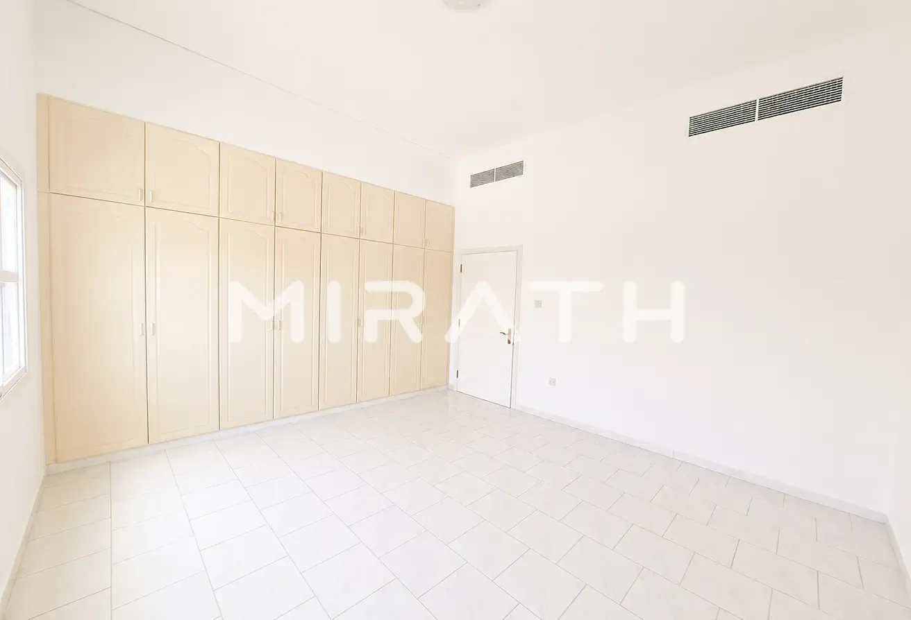 4BR + Private Green |Spacious Independent Villa