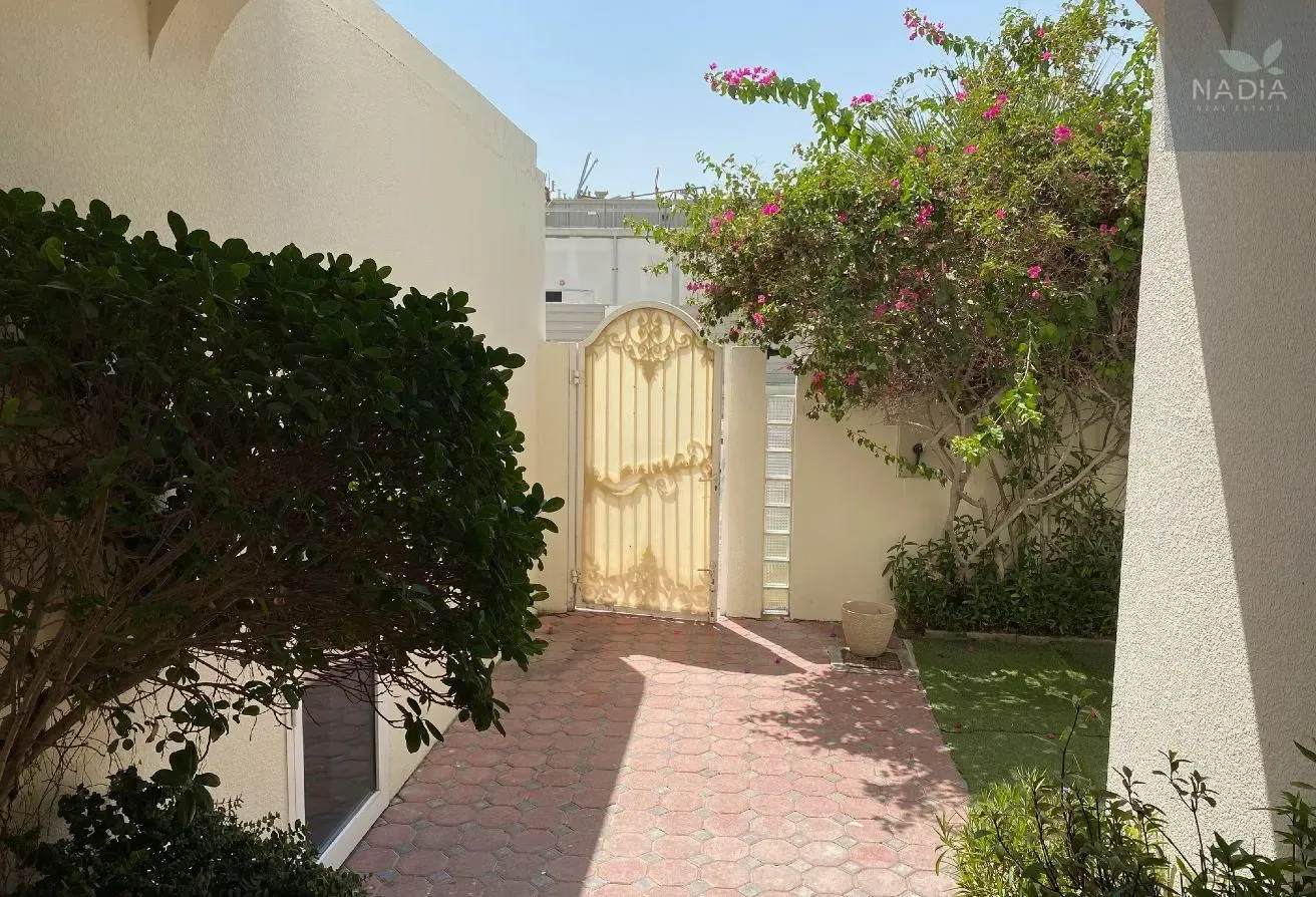 Semi-Detached Villa 4BR | Pool | Burj Al Arab View