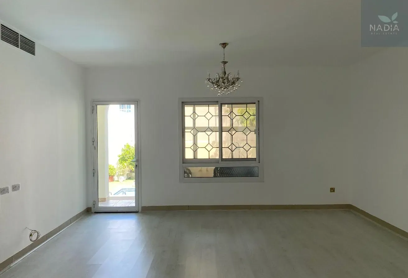Semi-Detached Villa 4BR | Pool | Burj Al Arab View