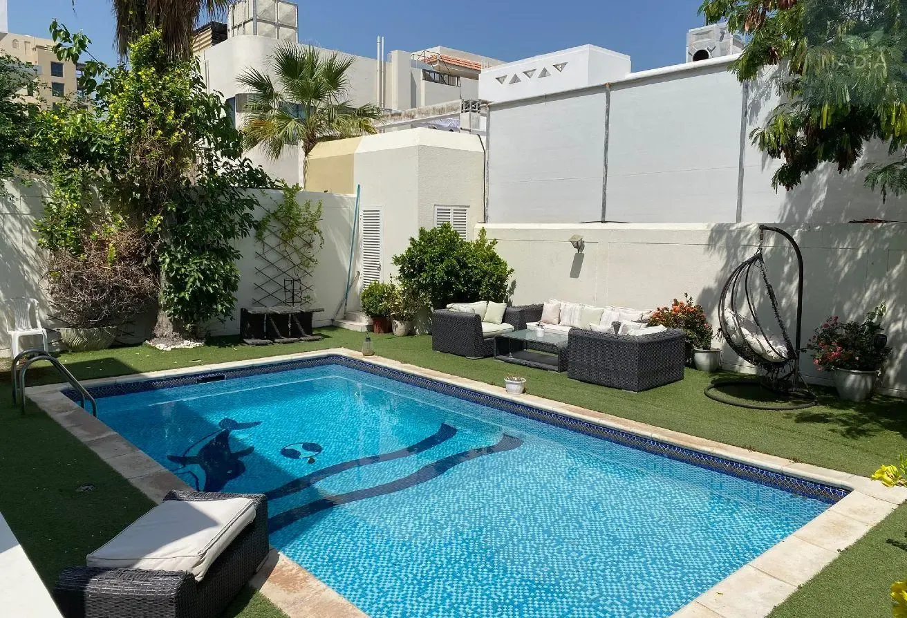 Semi-Detached Villa 4BR | Pool | Burj Al Arab View