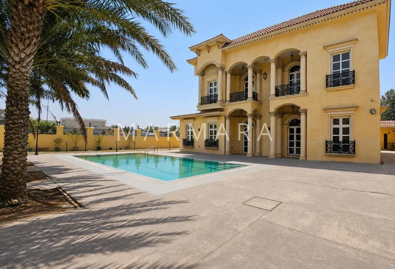 Luxurious | 4-Bed | Prime Area | Elevator | Pool