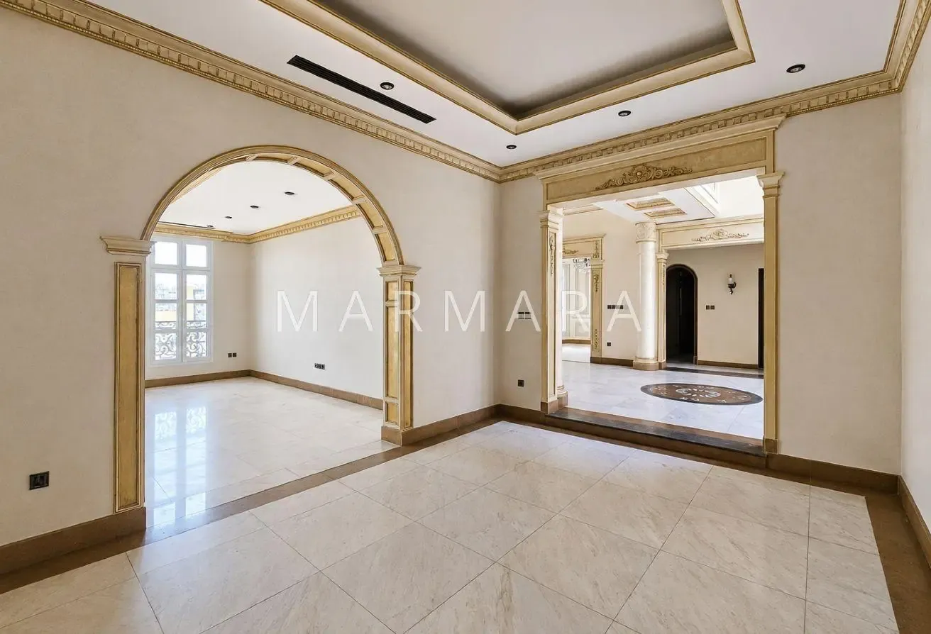 Luxurious | 4-Bed | Prime Area | Elevator | Pool