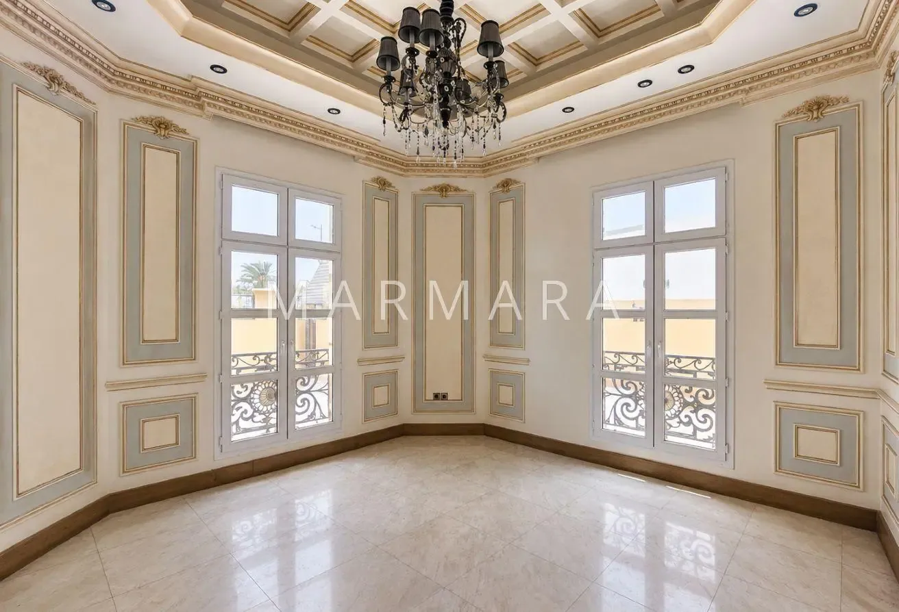 Luxurious | 4-Bed | Prime Area | Elevator | Pool