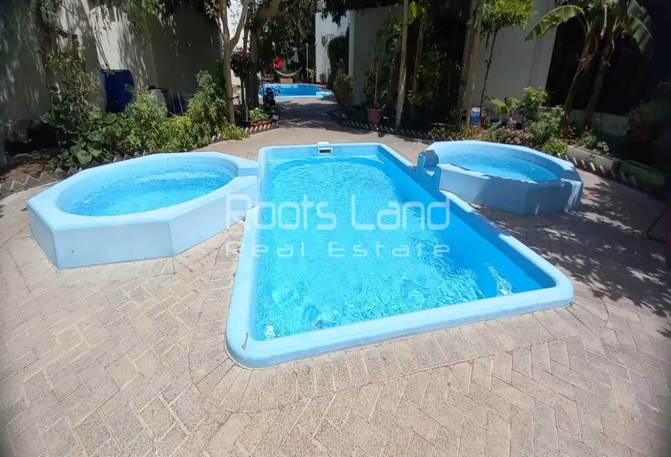 Newly Maintained | Compound Villa 4 BR|Prime Location