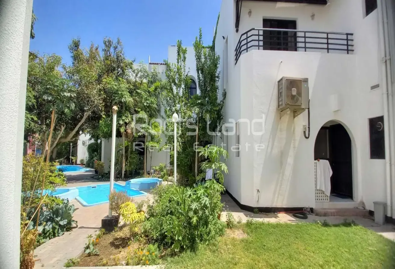 Newly Maintained | Compound Villa 4 BR|Prime Location