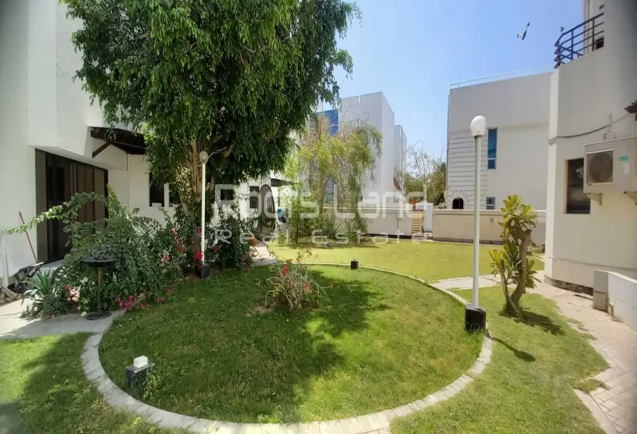 Newly Maintained | Compound Villa 4 BR|Prime Location