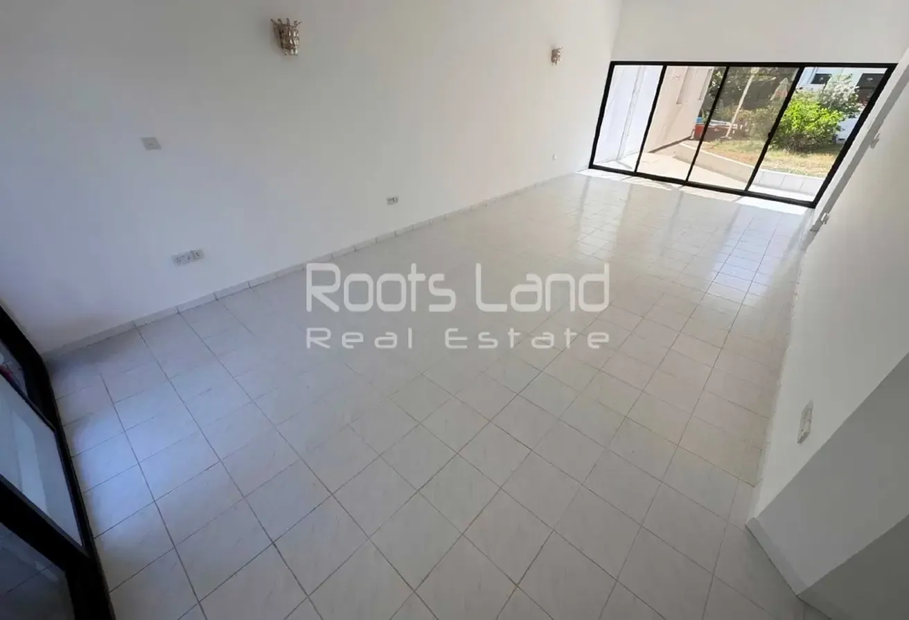 Newly Maintained | Compound Villa 4 BR|Prime Location