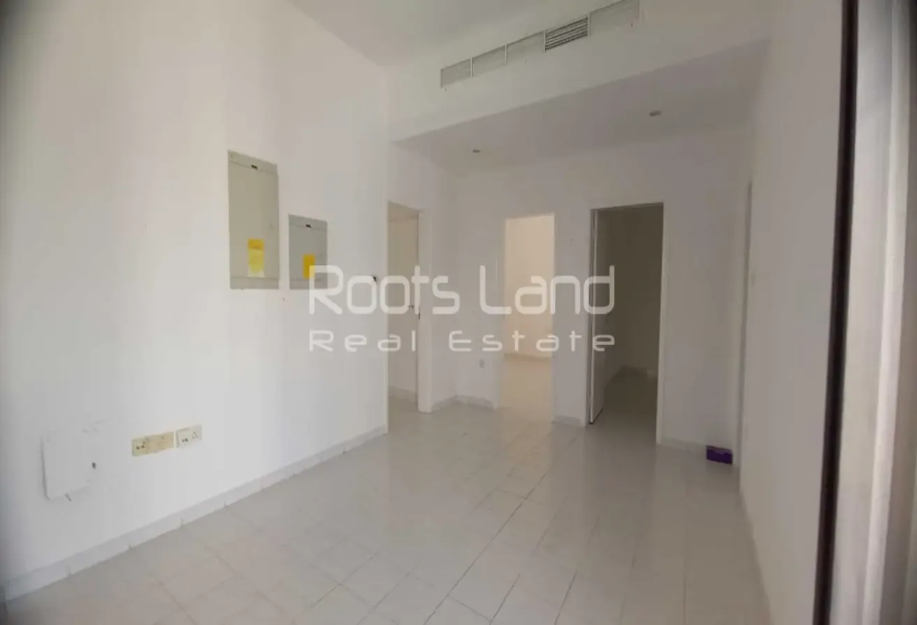 Newly Maintained | Compound Villa 4 BR|Prime Location