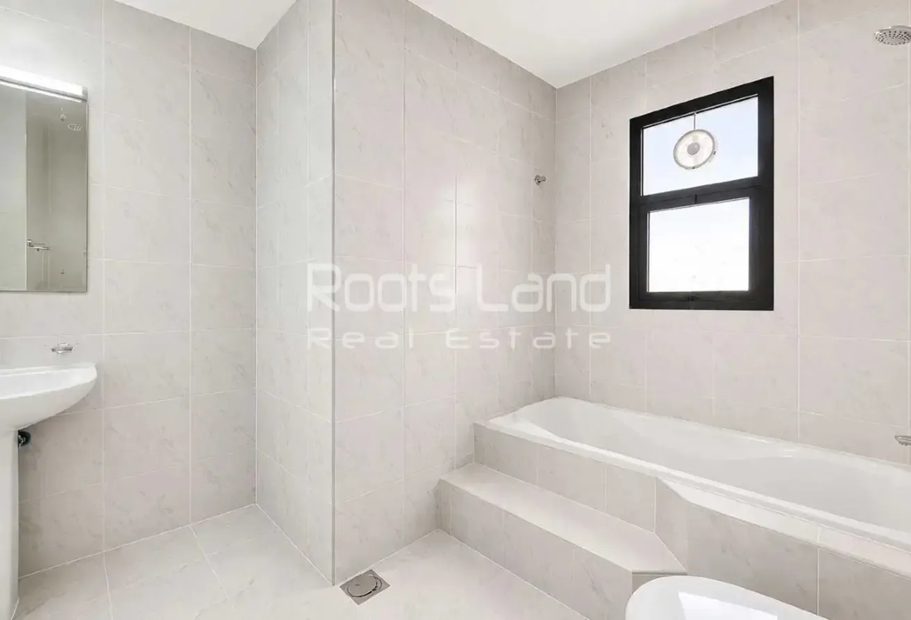 Newly Maintained | Compound Villa 4 BR|Prime Location
