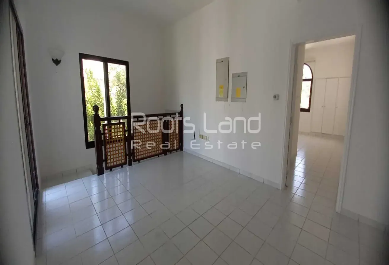 Newly Maintained | Compound Villa 4 BR|Prime Location