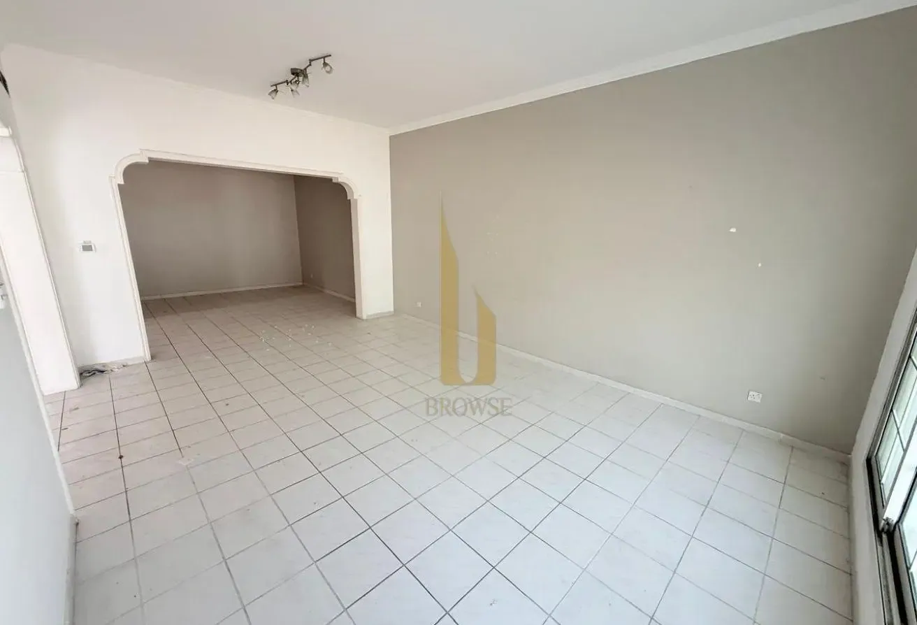 RENOVATED KITCHEN CABINETS l NEW WC l Private Pool