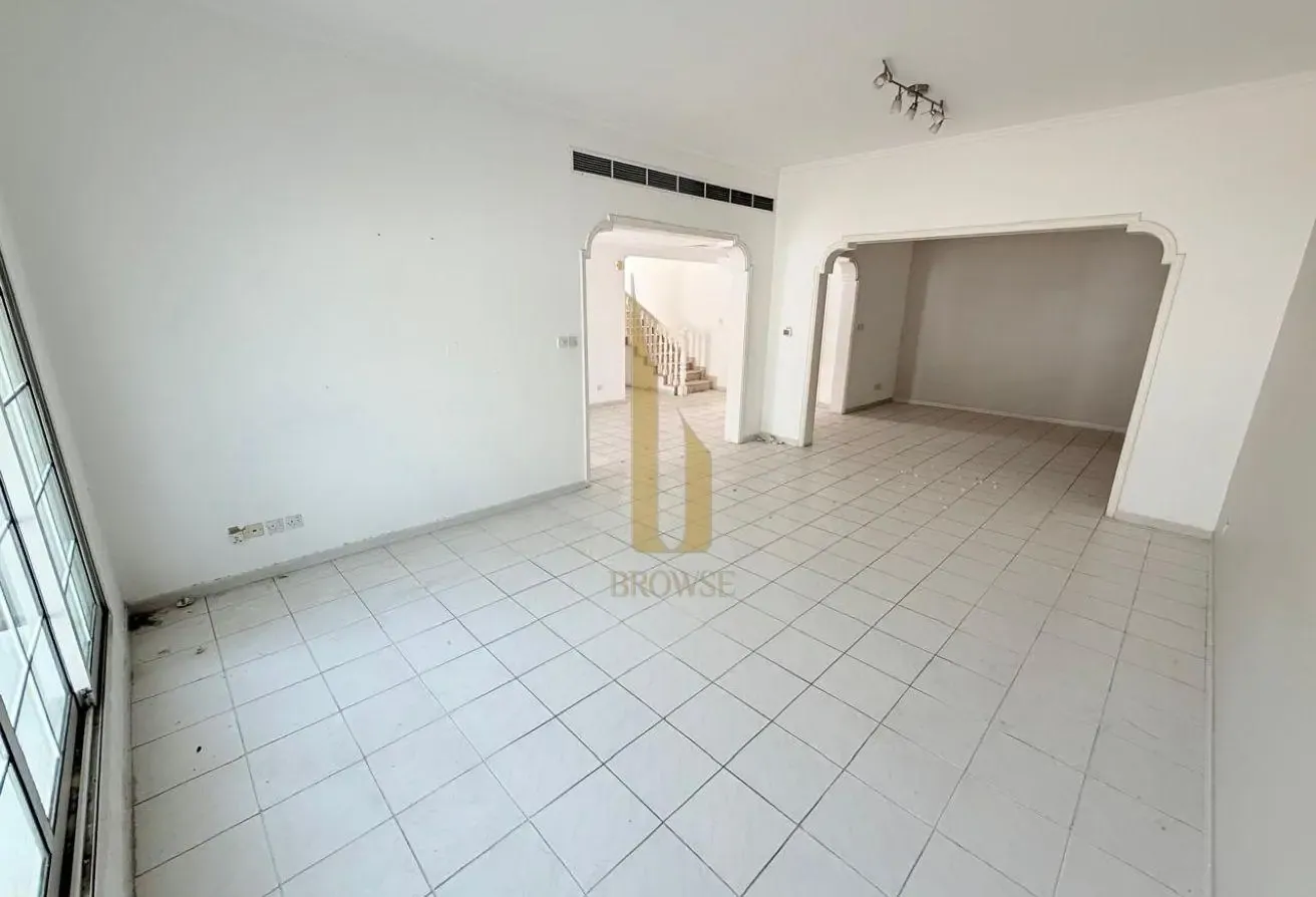 4BR SEMIDETACHED VILLA WITH STUDY & PRIVATE GARDEN
