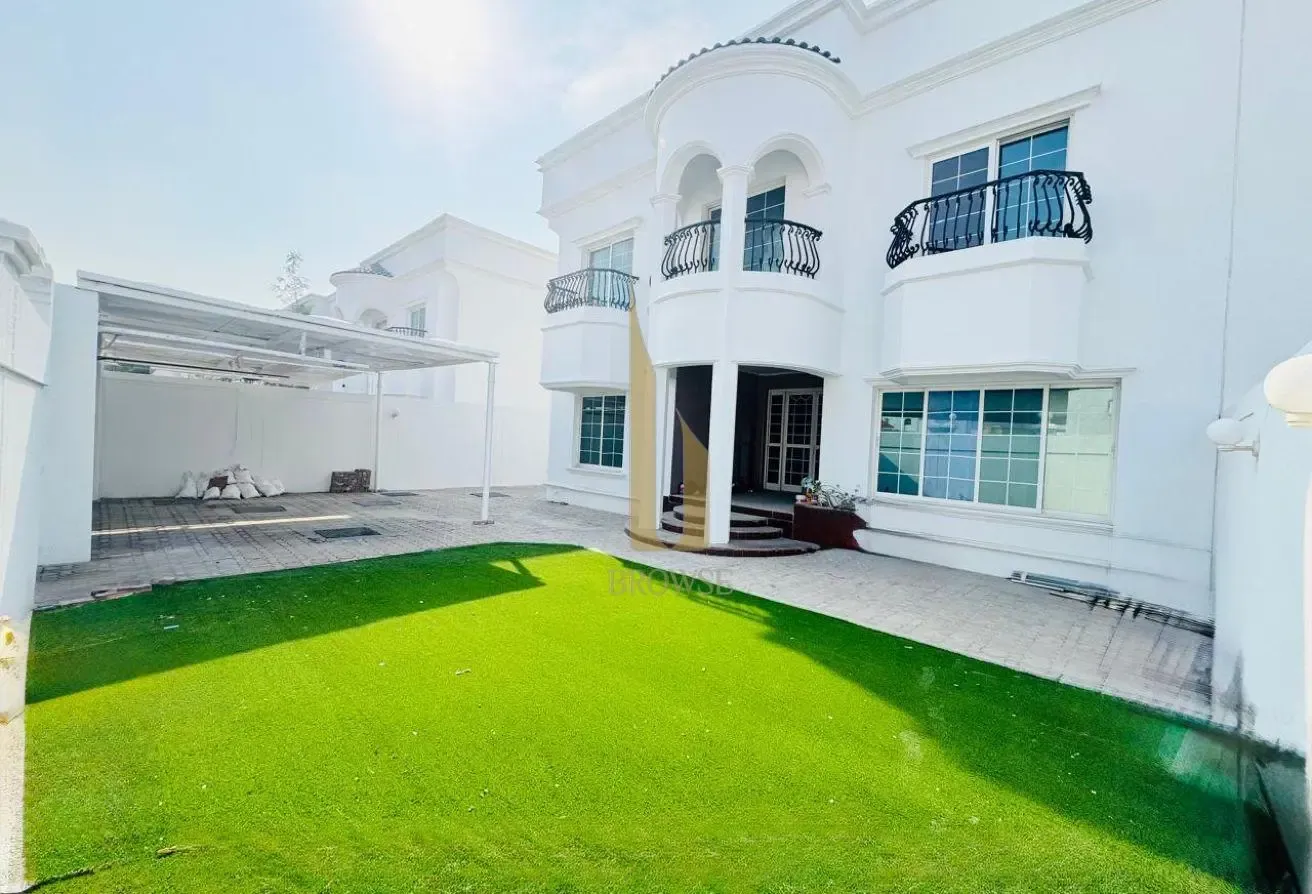 4BR SEMIDETACHED VILLA WITH STUDY & PRIVATE GARDEN