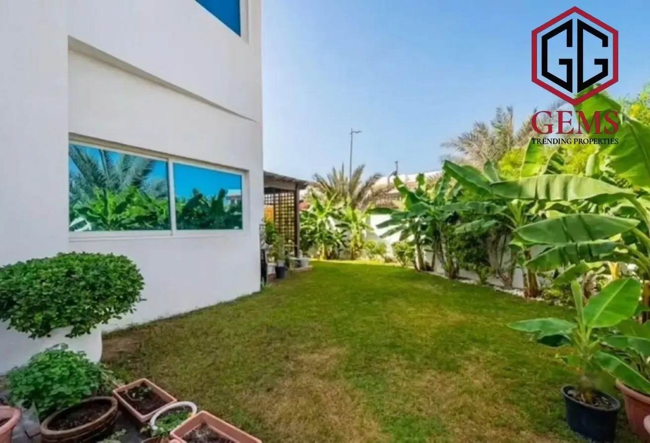 LUXURY VILLA | SHARED POOL & GYM | STUNNING GARDEN
