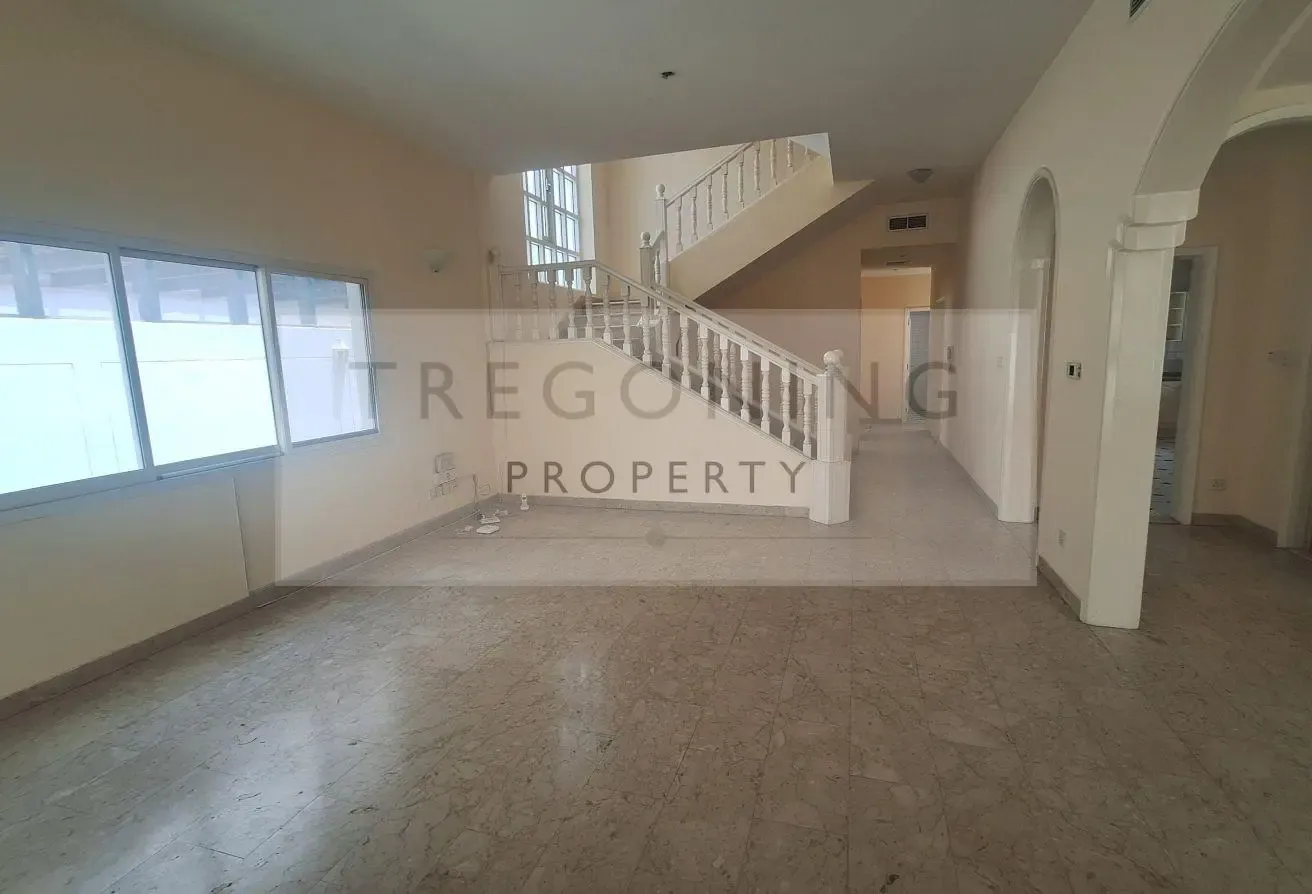 Four bedroom villa located near to kings