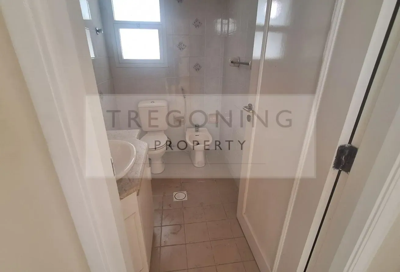 Four bedroom villa located near to kings