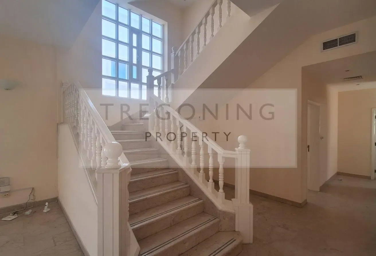 Four bedroom villa located near to kings