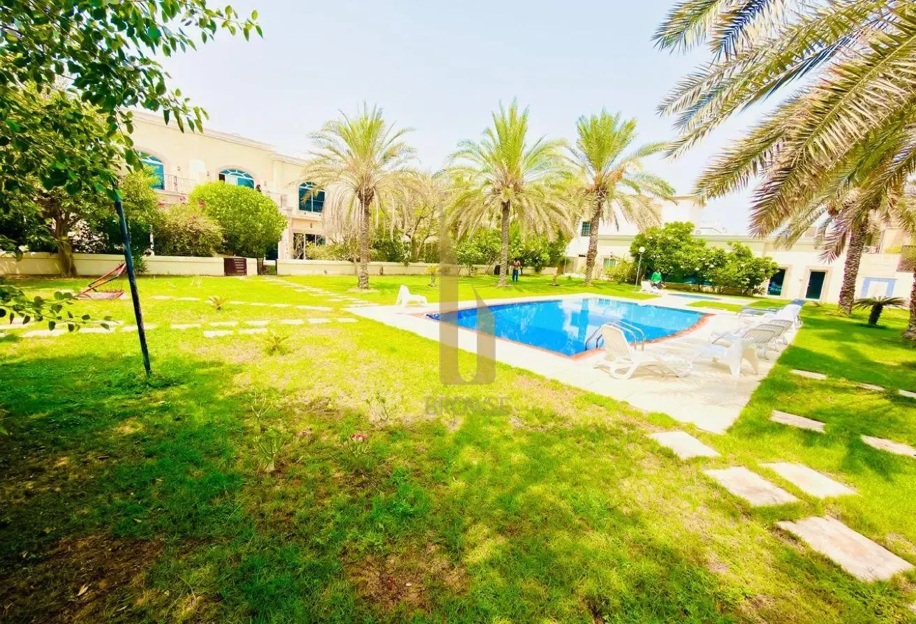 Shared Pool+Garden | 4BR+Private Garden