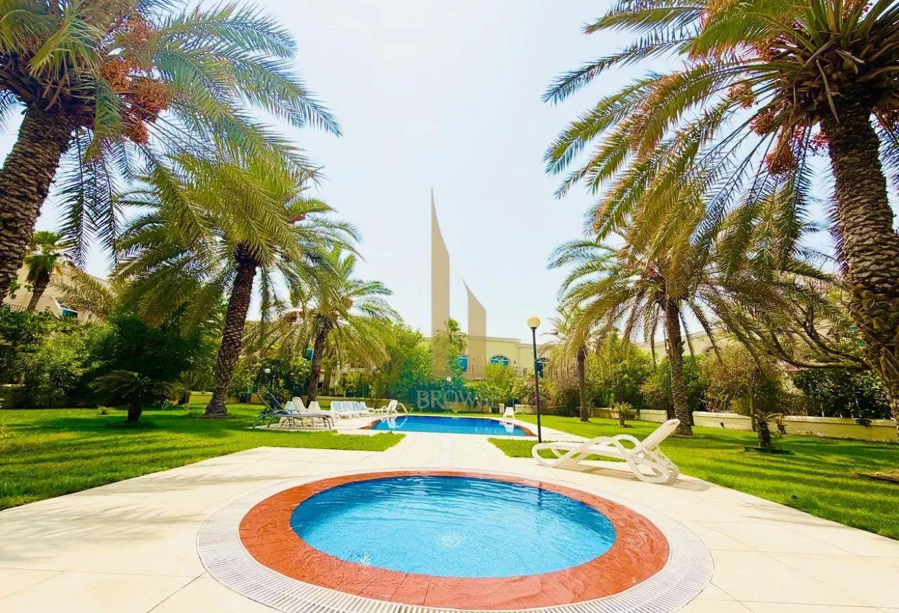 Shared Pool+Garden | 4BR+Private Garden