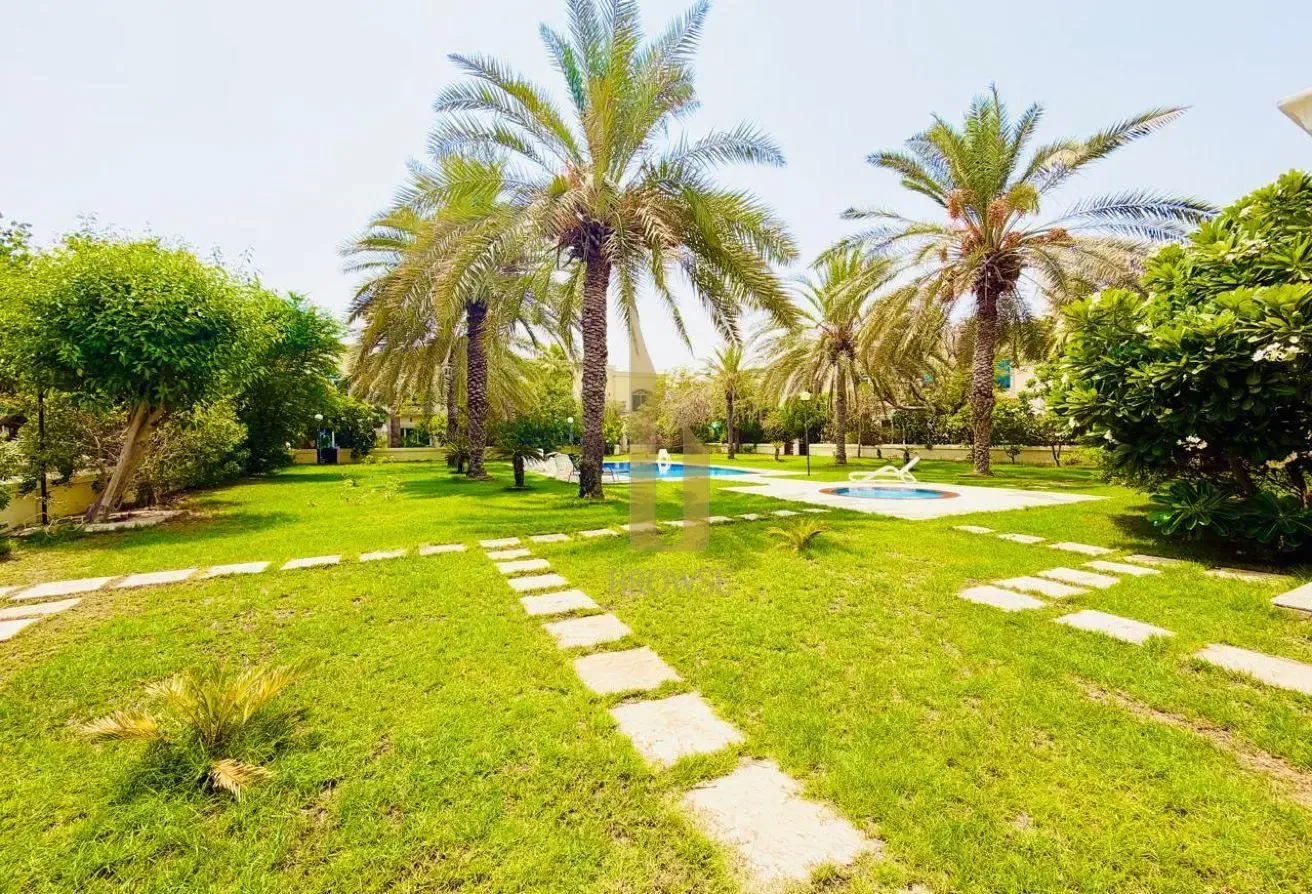 Shared Pool+Garden | 4BR+Private Garden