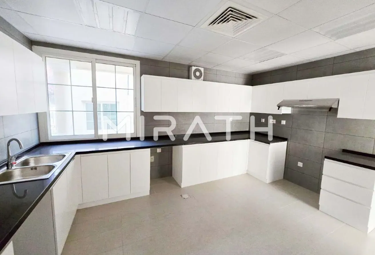 Perfect family home shared facilities |Near beach