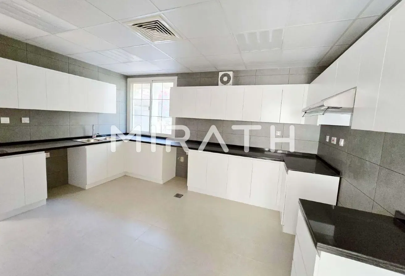 Perfect family home shared facilities |Near beach