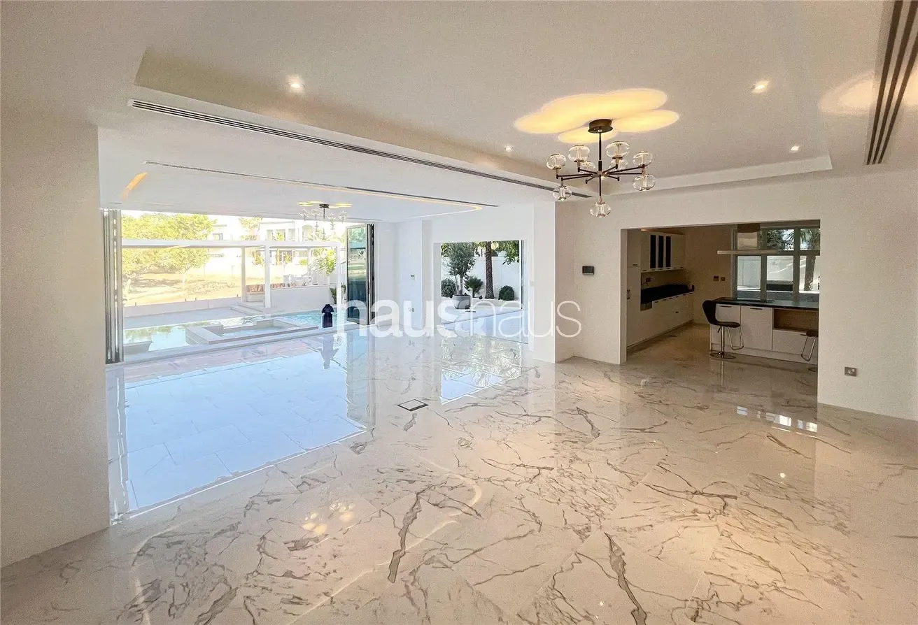 5 Bed Portrush Villa with Pool on the Golf Course