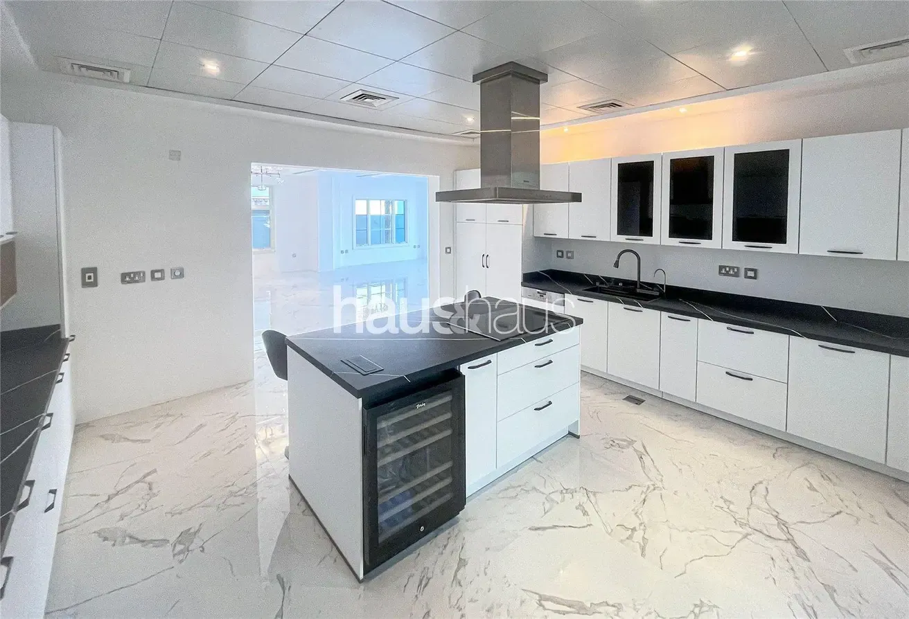 5 Bed Portrush Villa with Pool on the Golf Course