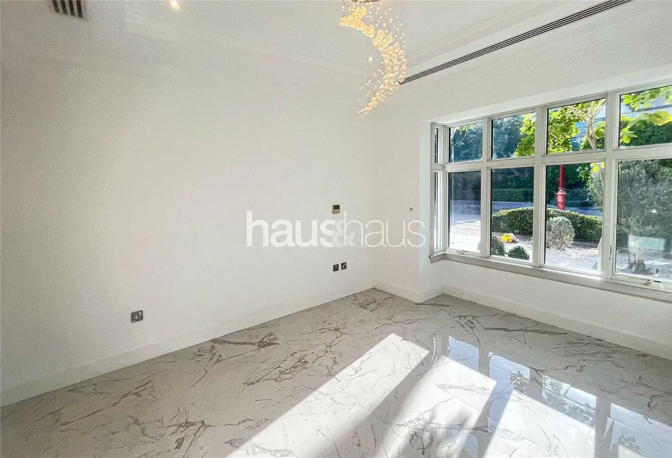 5 Bed Portrush Villa with Pool on the Golf Course