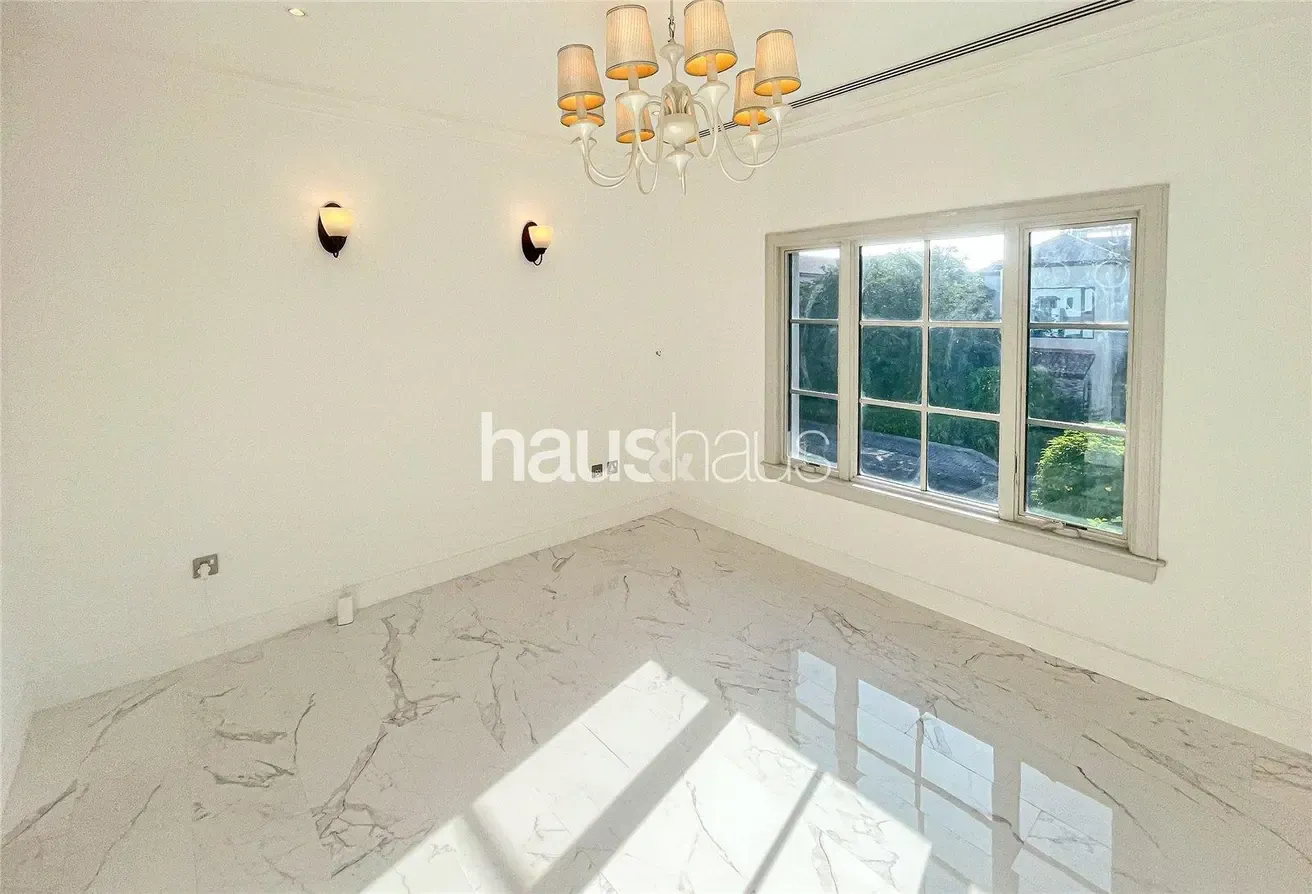 5 Bed Portrush Villa with Pool on the Golf Course