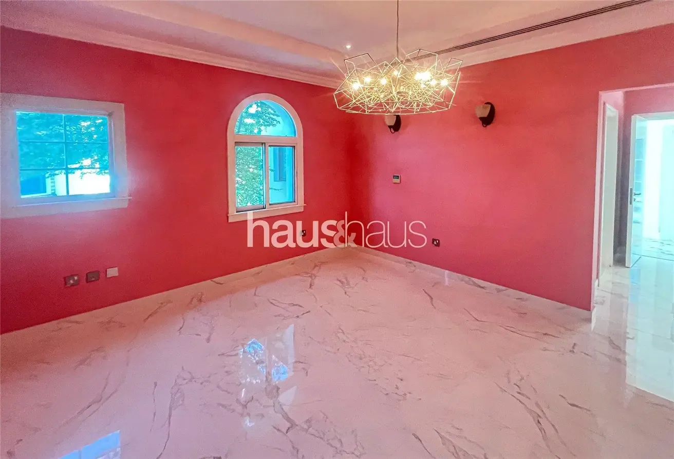 5 Bed Portrush Villa with Pool on the Golf Course