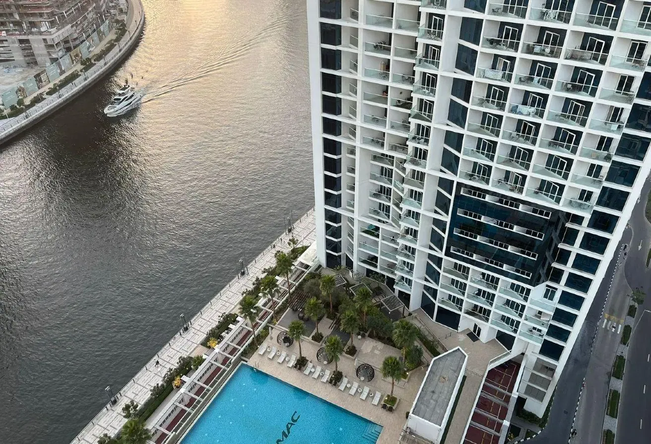 Luxury 1BR | Canal & Burj Khalifa View | Book now