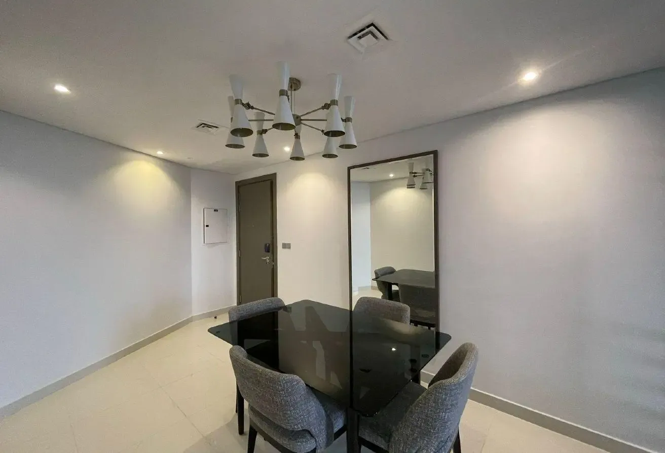 Modern Apartment -Spacious Layout-Canal view