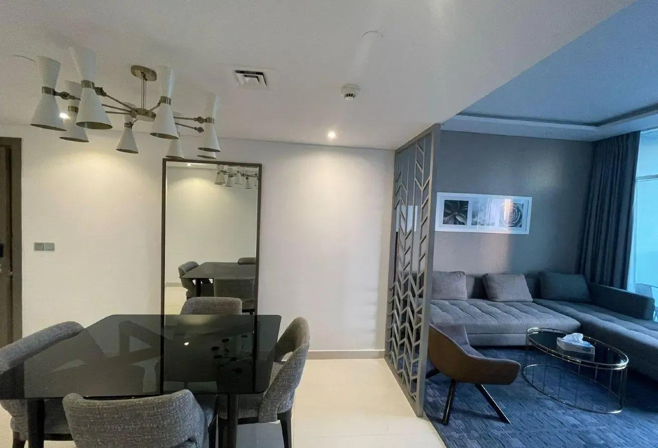 Modern Apartment -Spacious Layout-Canal view