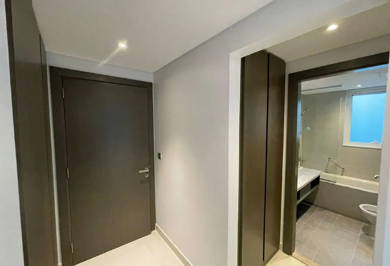 Modern Apartment -Spacious Layout-Canal view