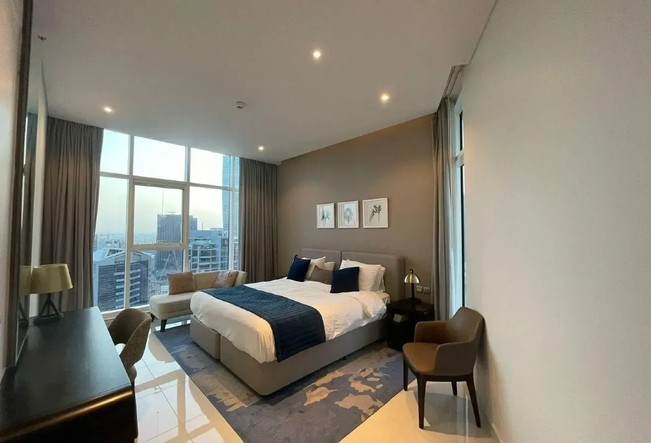Modern Apartment -Spacious Layout-Canal view