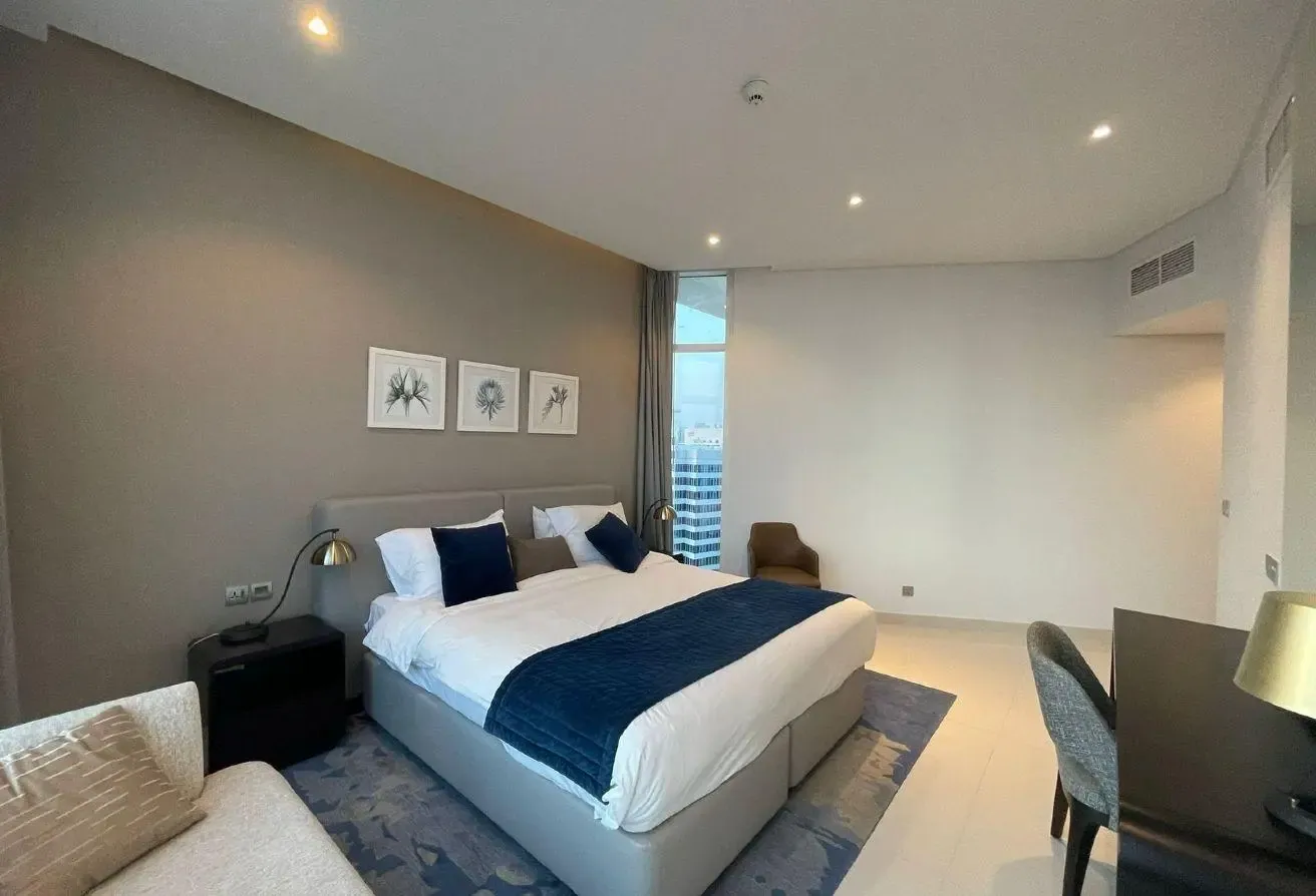 Modern Apartment -Spacious Layout-Canal view