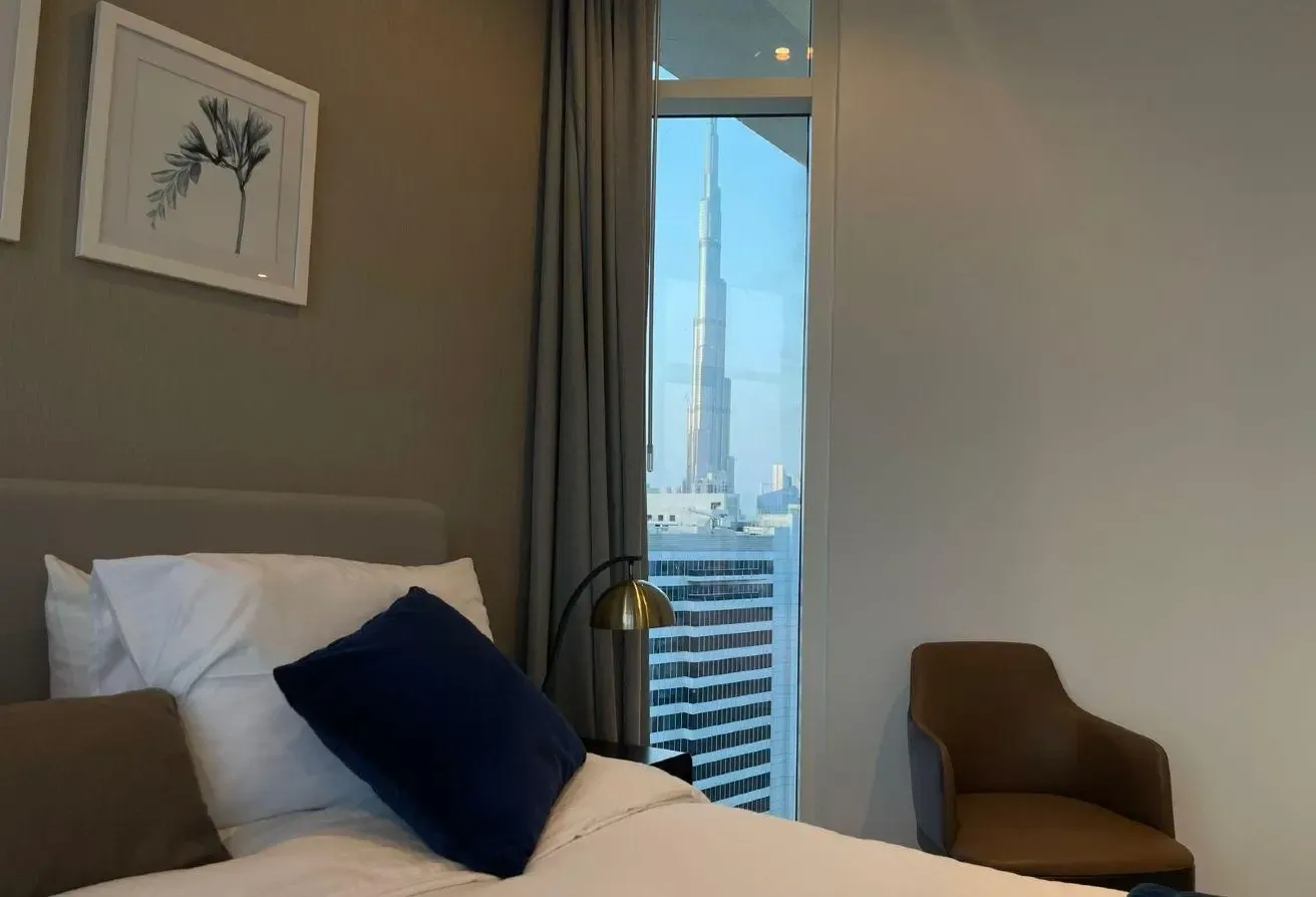 Modern Apartment -Spacious Layout-Canal view