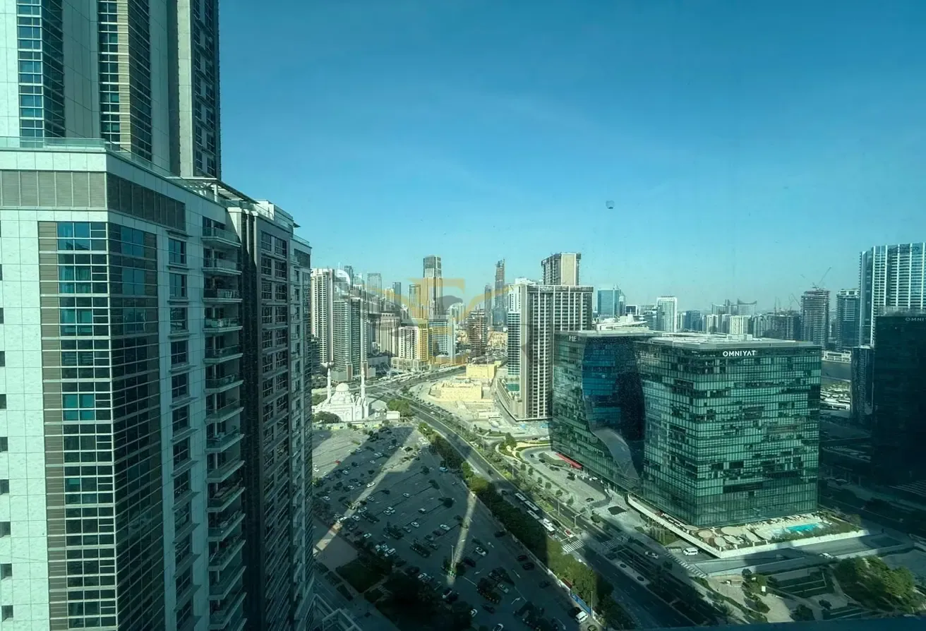 Next to Metro | High Floor | Maid Room