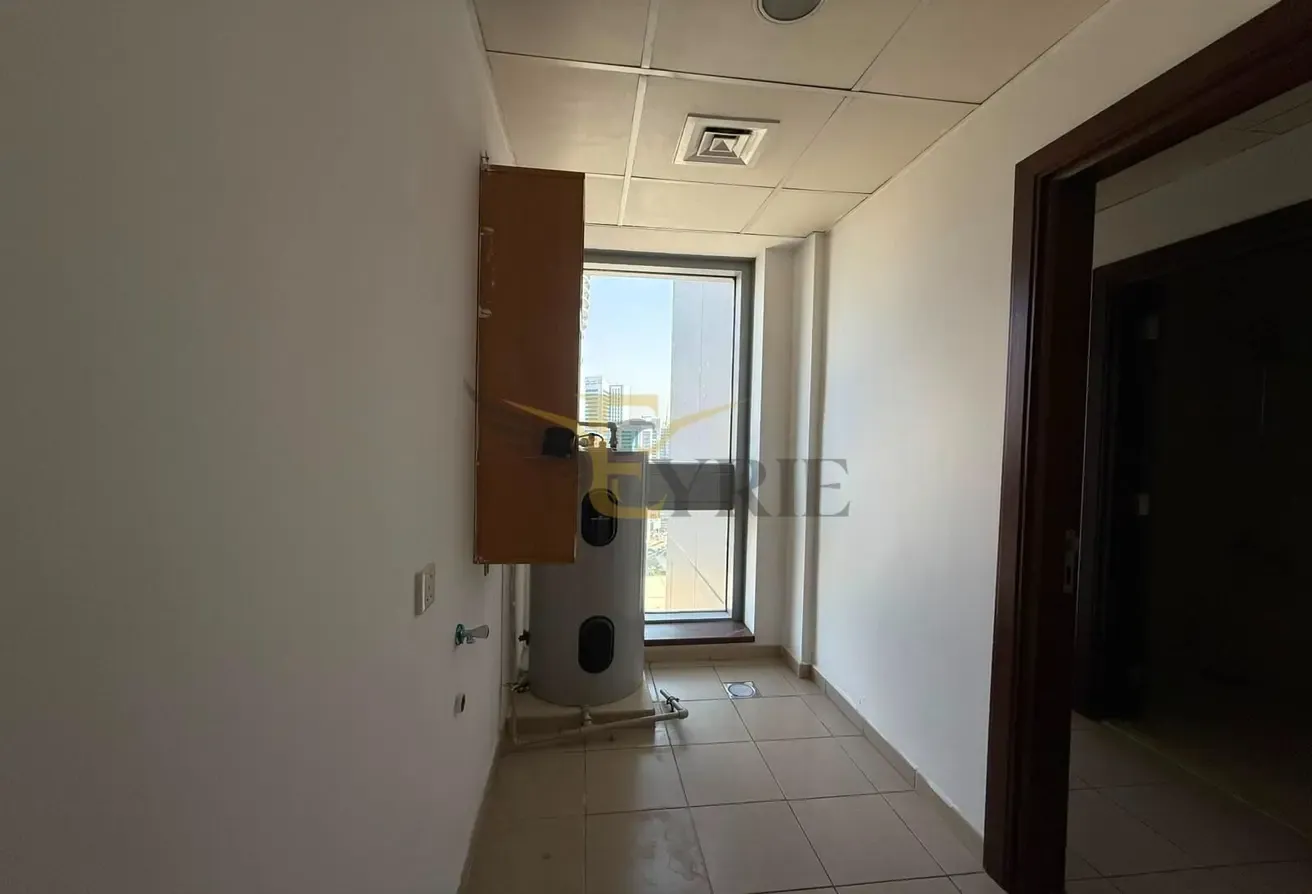 Next to Metro | High Floor | Maid Room