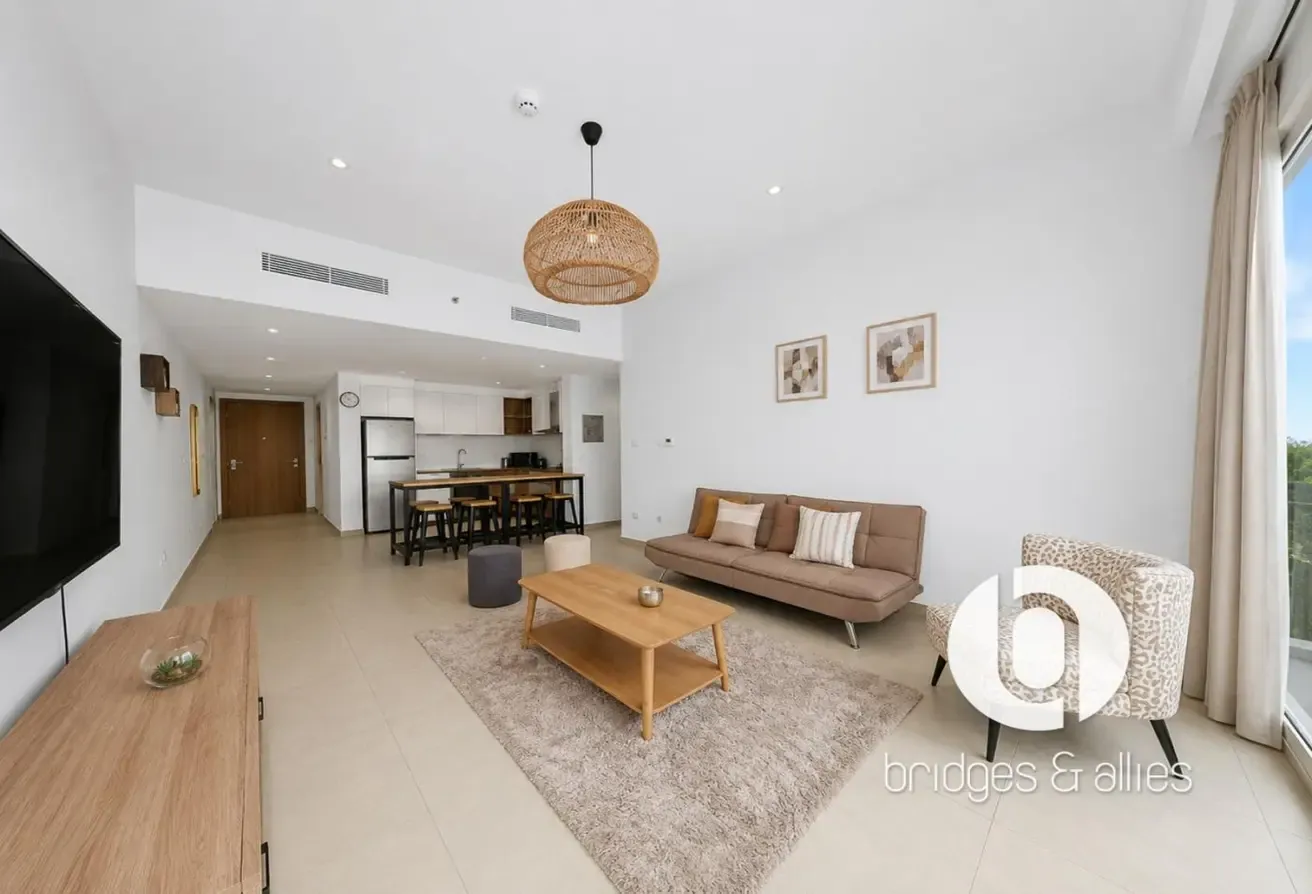 SPACIOUS LAYOUT | FURNISHED | READY TO MOVE IN