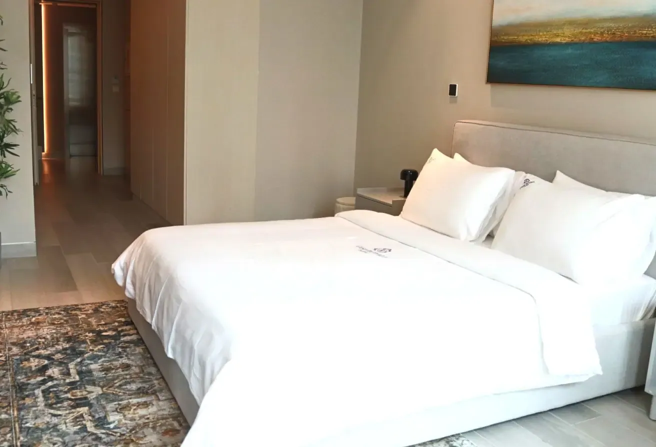 Queen Studio Apartment