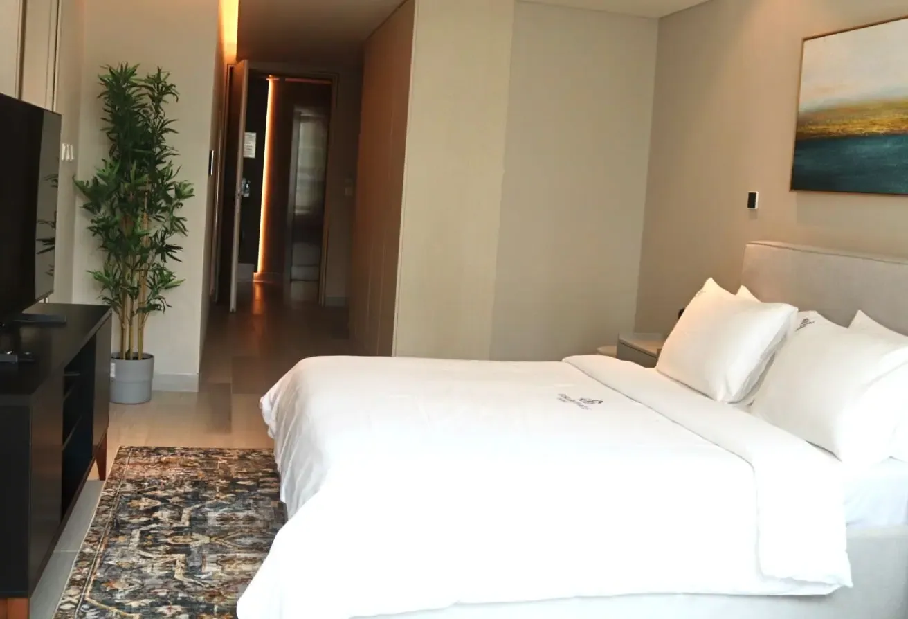 Queen Studio Apartment