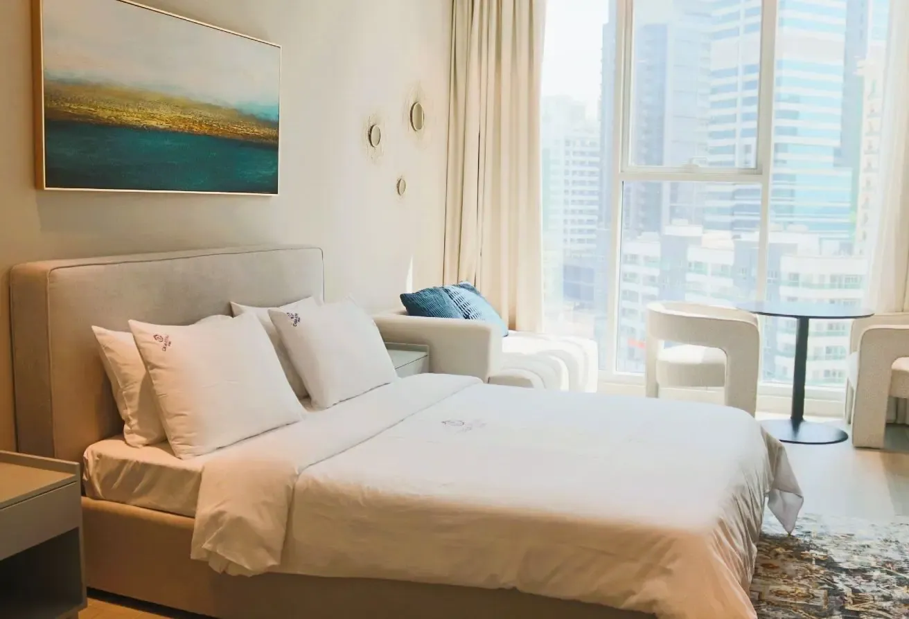 Queen Studio Apartment