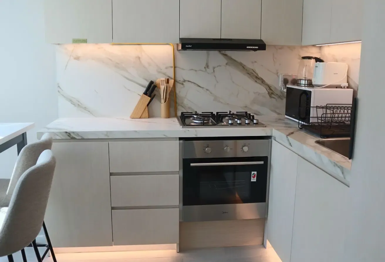 Queen Studio Apartment