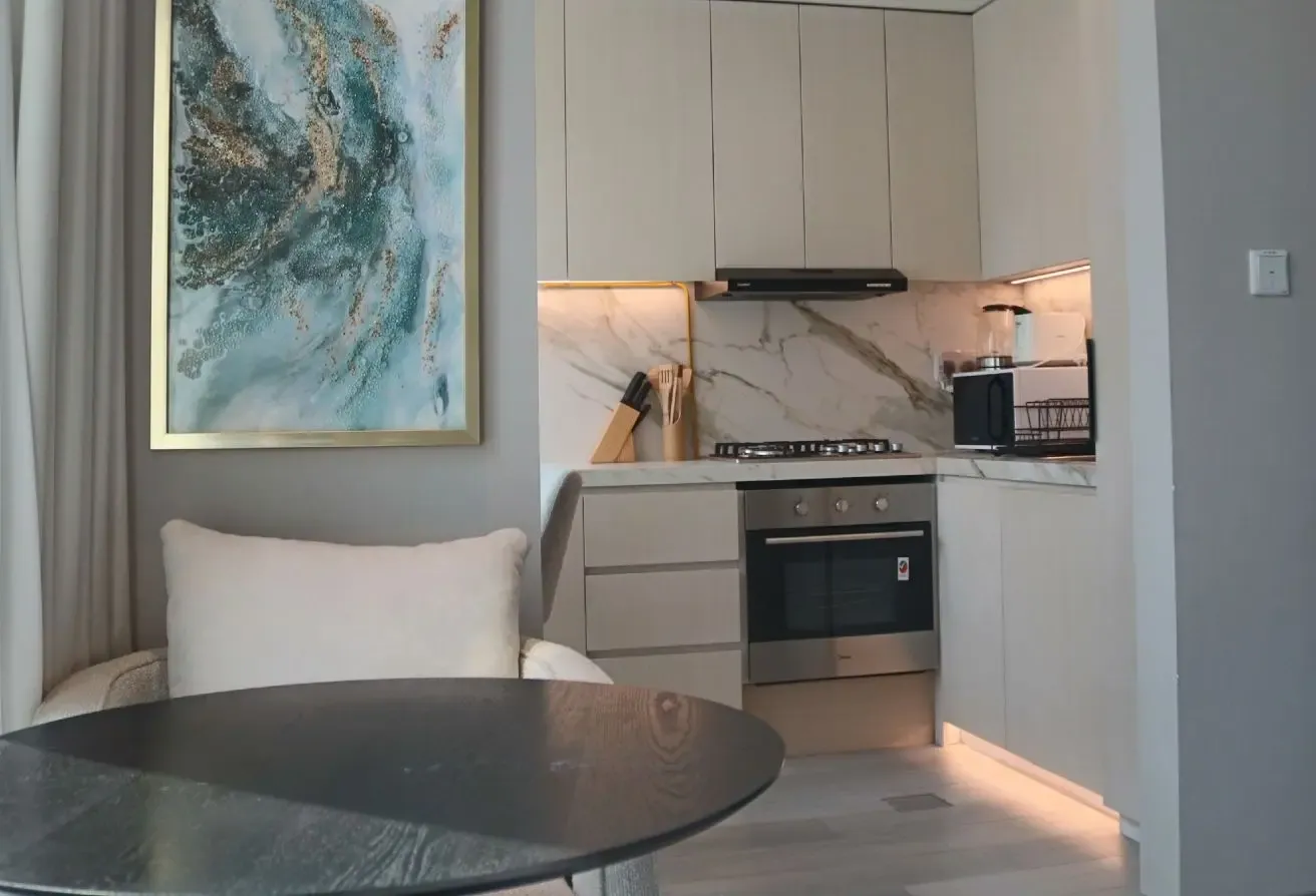 Queen Studio Apartment