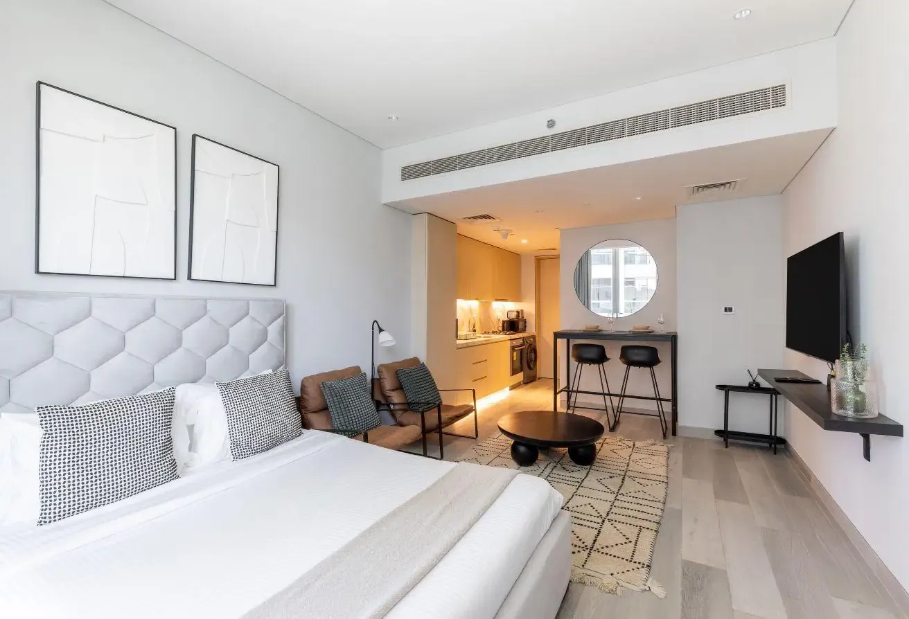 Marina Star Tower | Modern waterfront studio