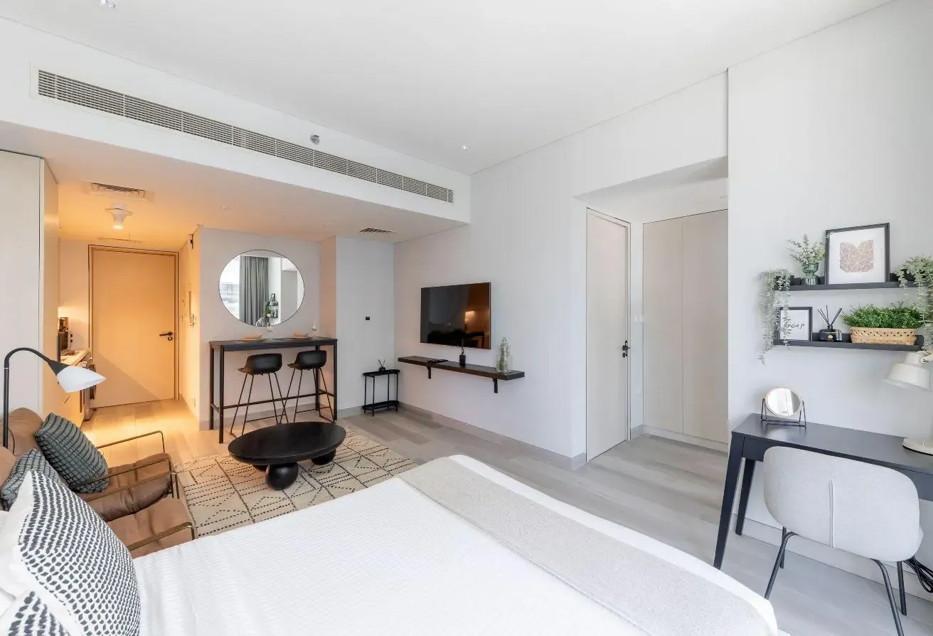 Marina Star Tower | Modern waterfront studio