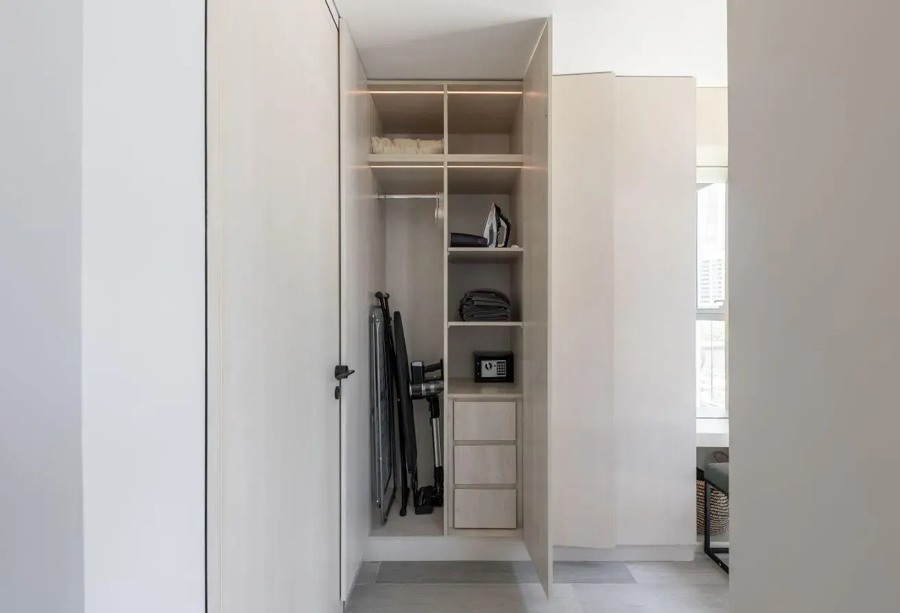 Marina Star Tower | Modern waterfront studio