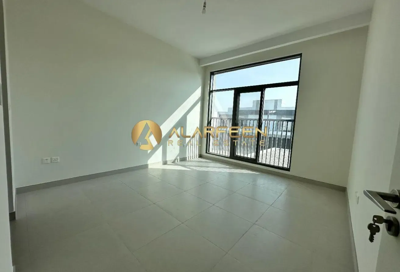 Spacious 5 BR | Premium Quality | Book Now